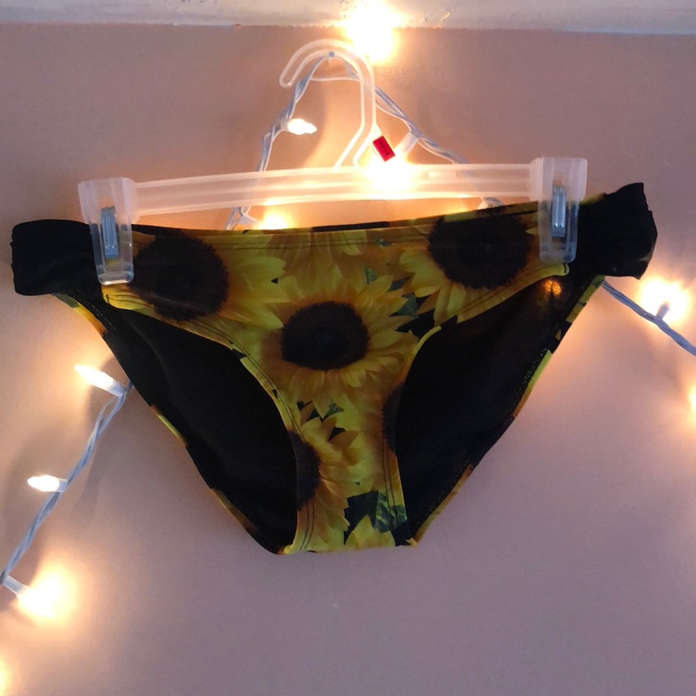 Swim suit bottoms